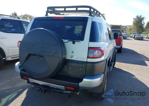 2013 Toyota Fj Cruiser z USA, uszkodzony, nr VIN JTEBU4BF2DK150736